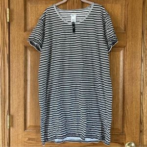 5/$15 Simply Basic Black & White Striped Sleep Dress OS